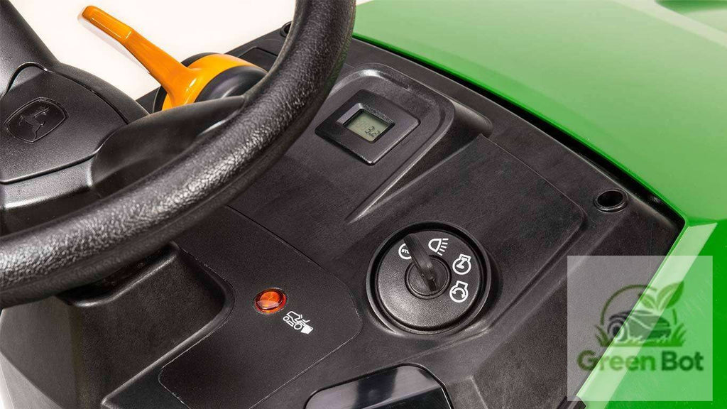 John Deere X117R mit Heckfangkorb