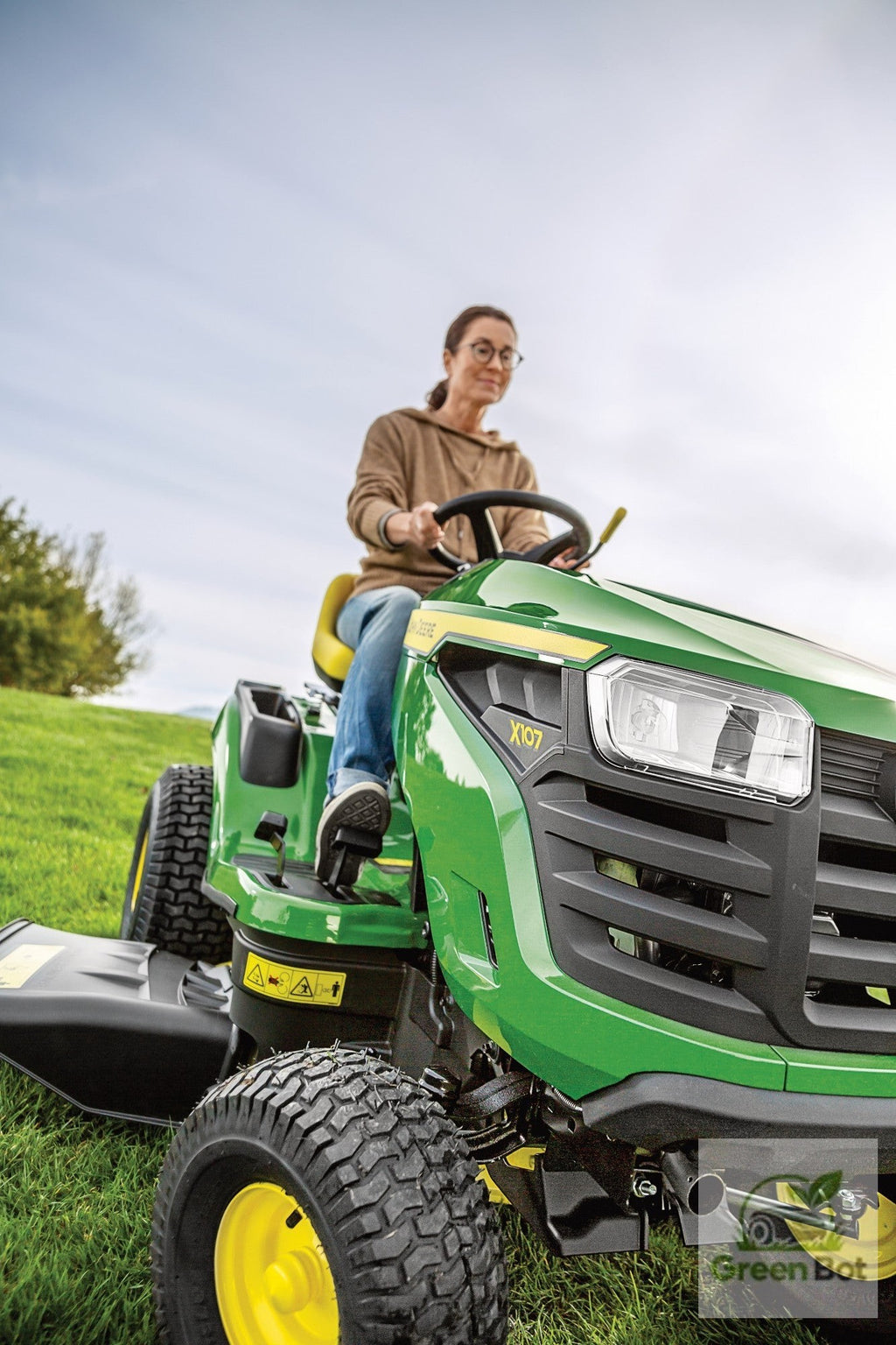 John Deere X107 – Aufsitzmäher mit Seitenauswurf und Mulchfunktion