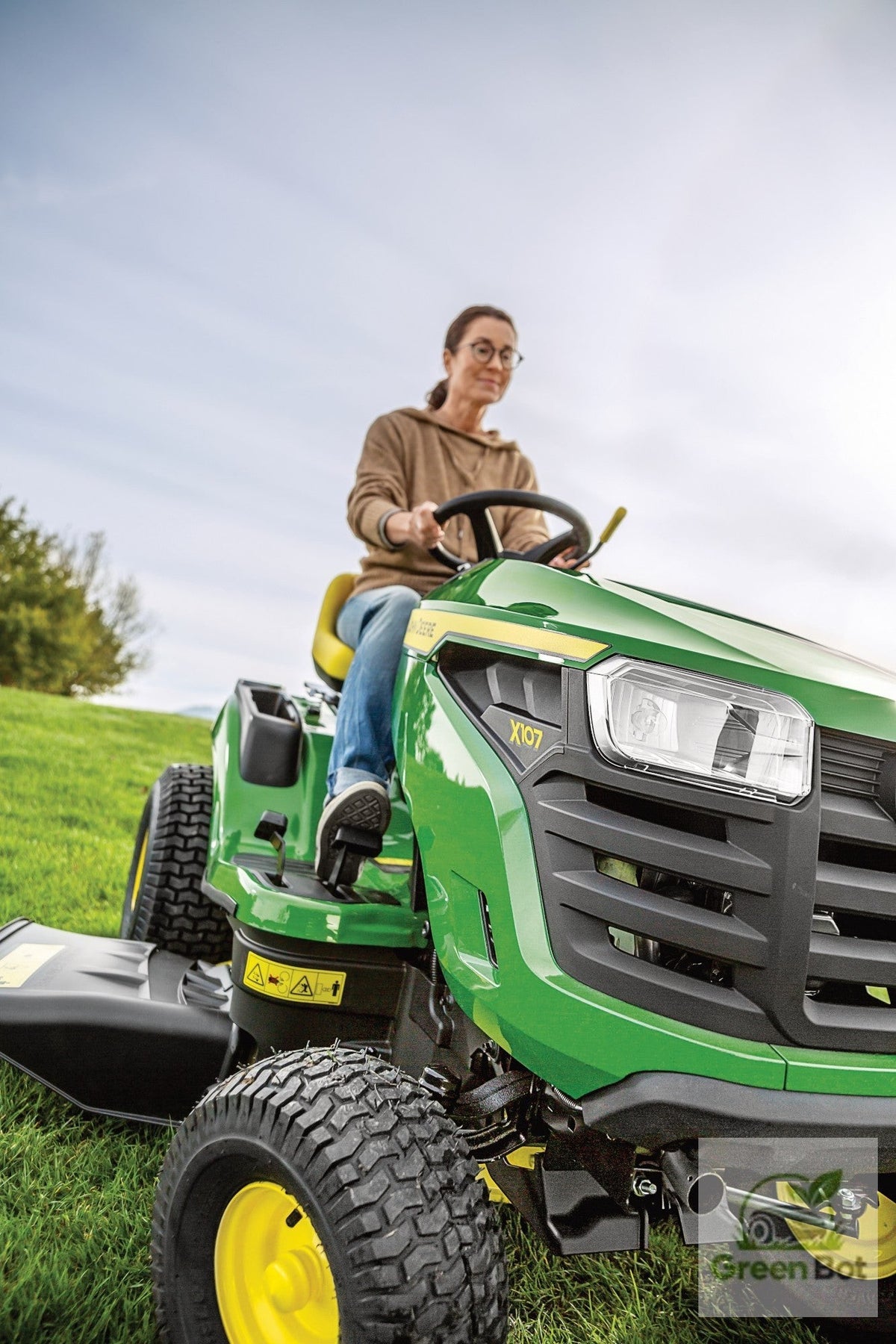 John Deere X107 – Aufsitzmäher mit Seitenauswurf und Mulchfunktion